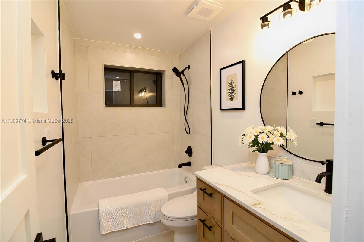 Bathroom, Interior, Recessed Lighting