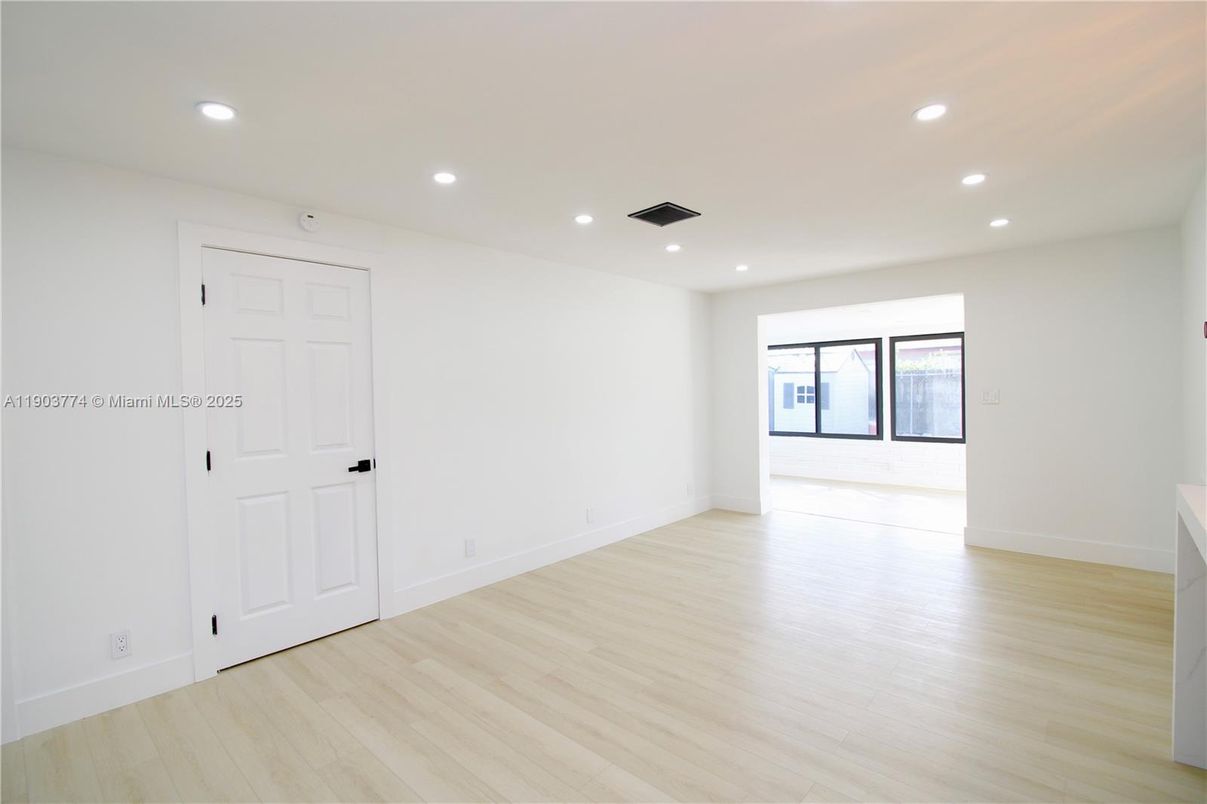 Empty room, Interior, Recessed Lighting, Wood Texture Flooring