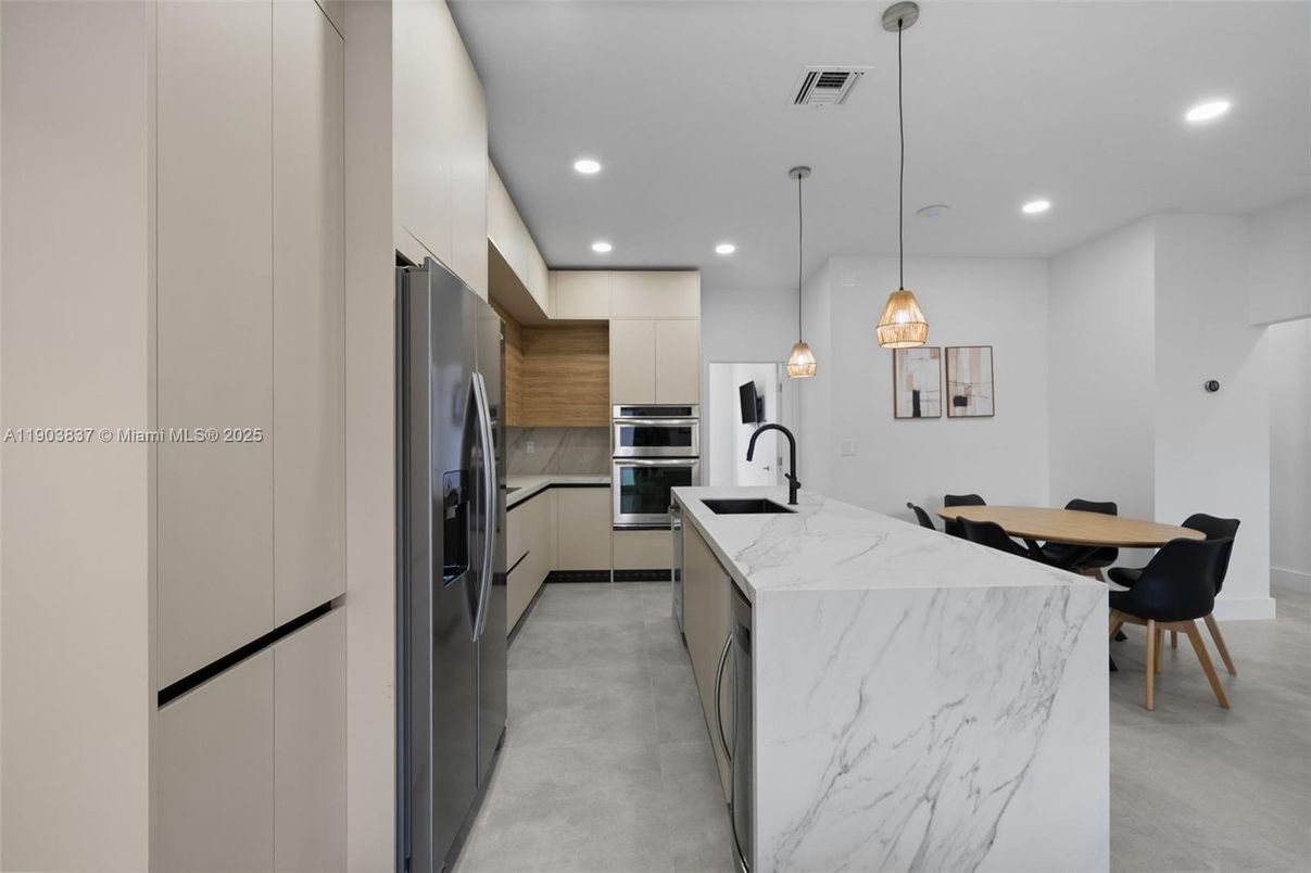 Dining room, Interior, Kitchen, Pendant Lights, Recessed Lighting, Stainless Steel Appliances