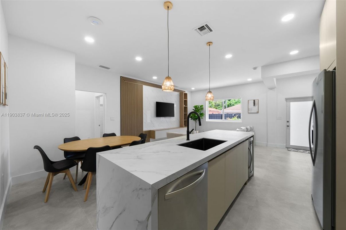 Dining room, Interior, Kitchen, Pendant Lights, Recessed Lighting, Stainless Steel Appliances