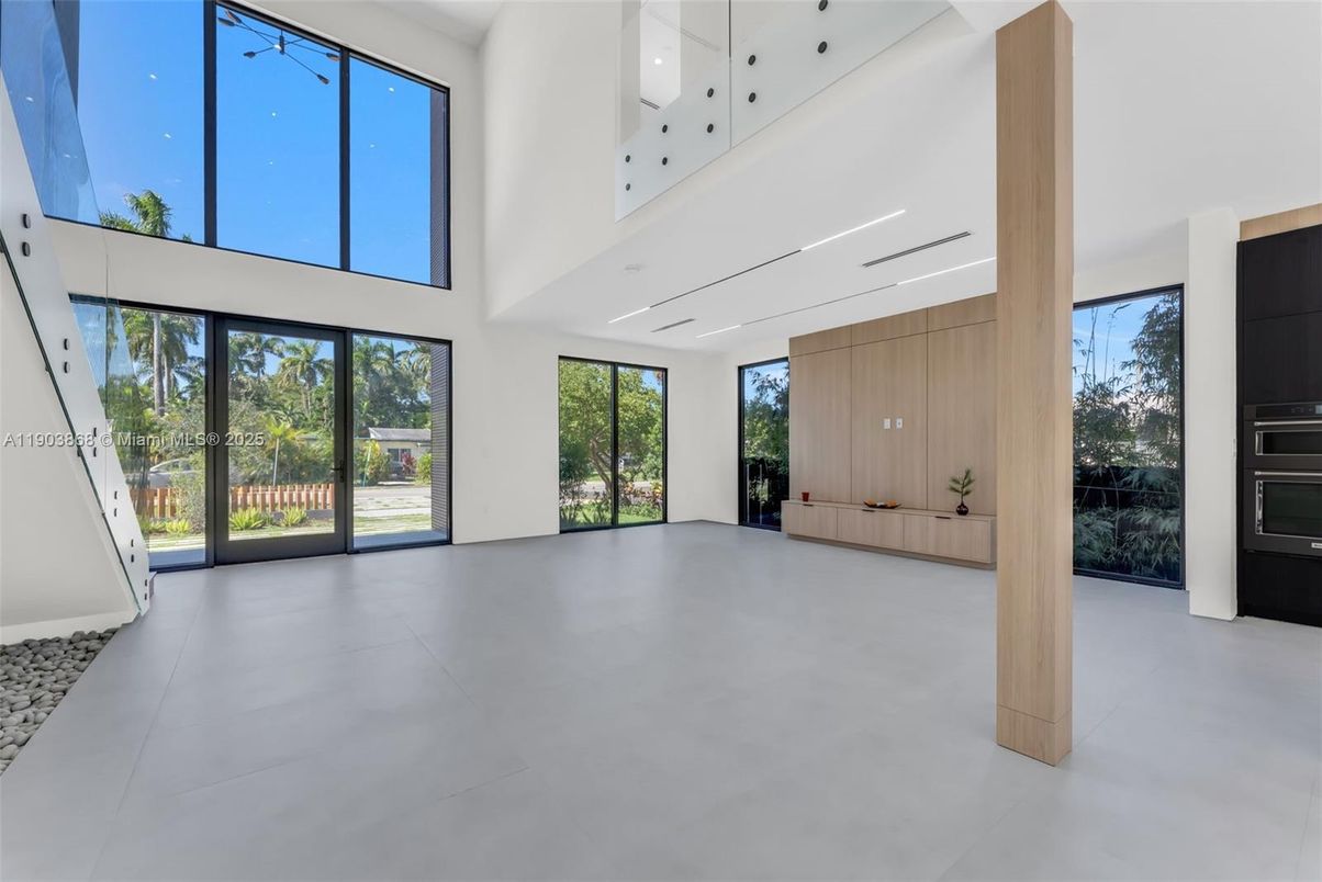 Empty room, Interior, Recessed Lighting