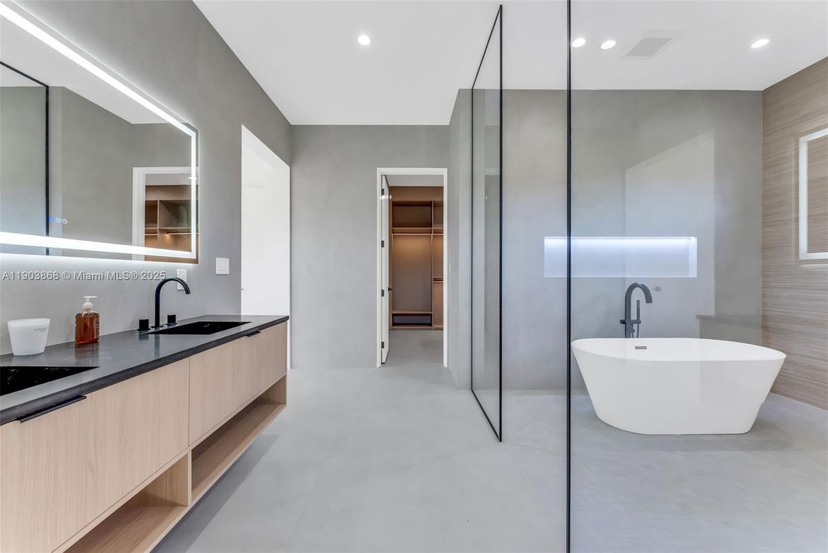 Bathroom, Dual Sink Vanities, Free Standing Baths, Interior, Recessed Lighting