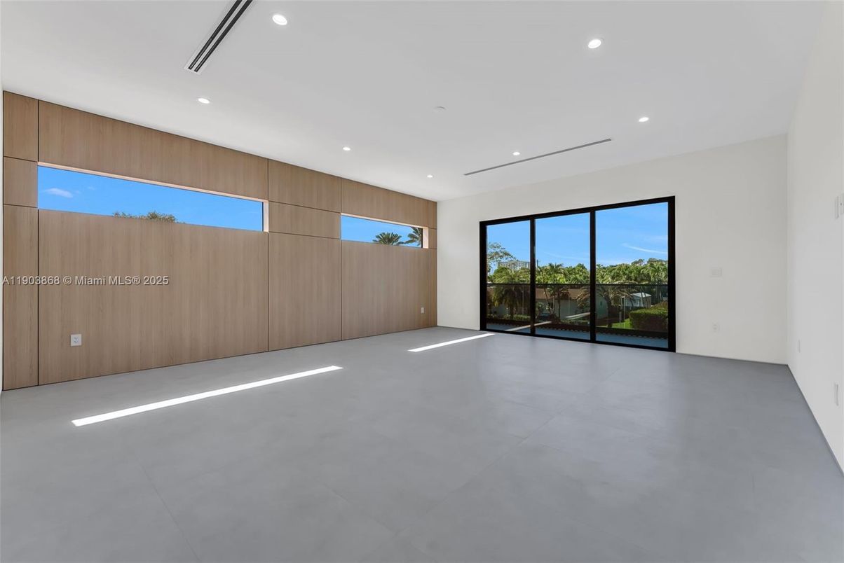 Empty room, Interior, Recessed Lighting, Wooden Walls