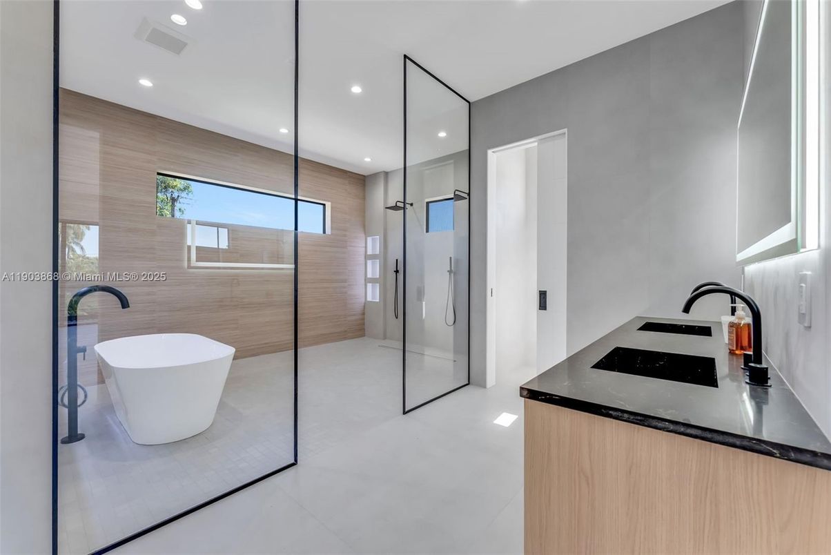 Bathroom, Free Standing Baths, Glass Shower, Interior, Recessed Lighting
