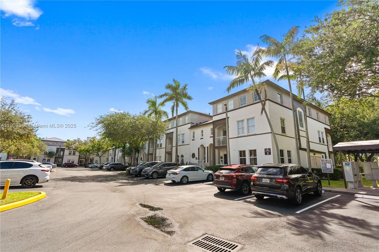 Exterior, Facade, Condo Building