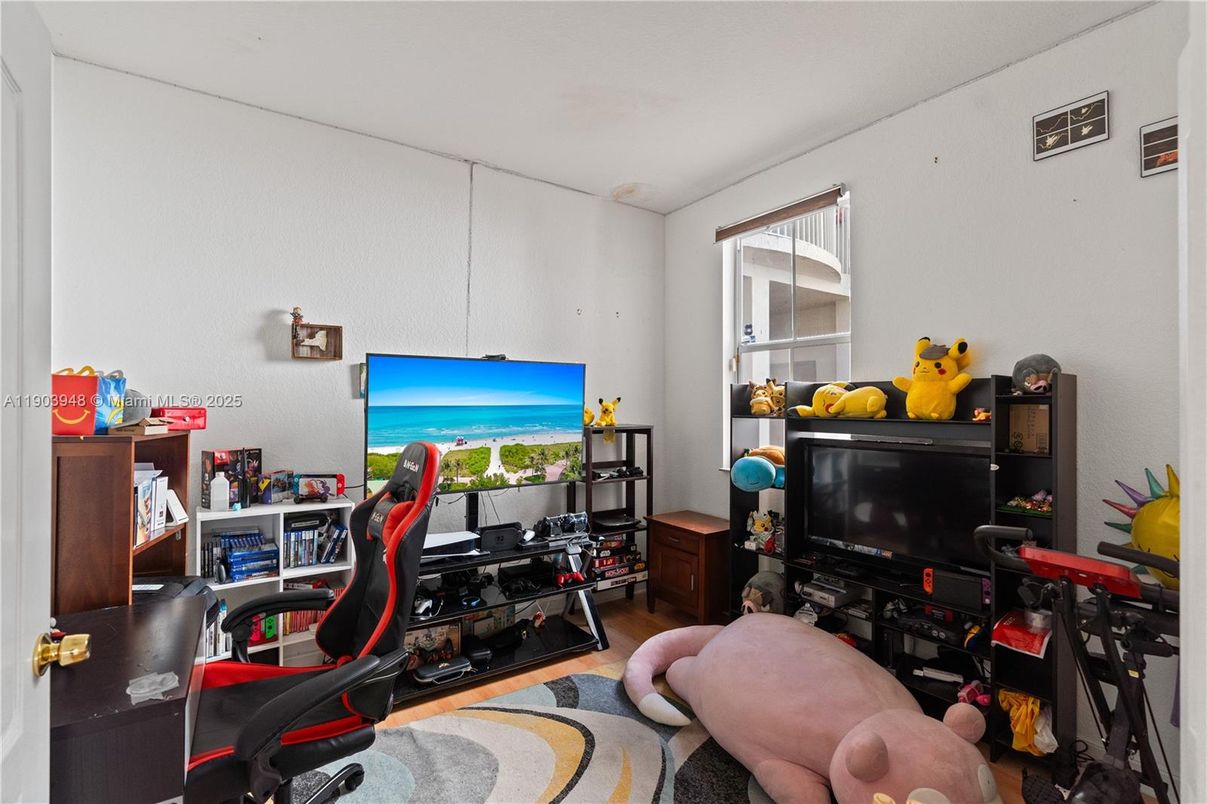 Home Office, Interior