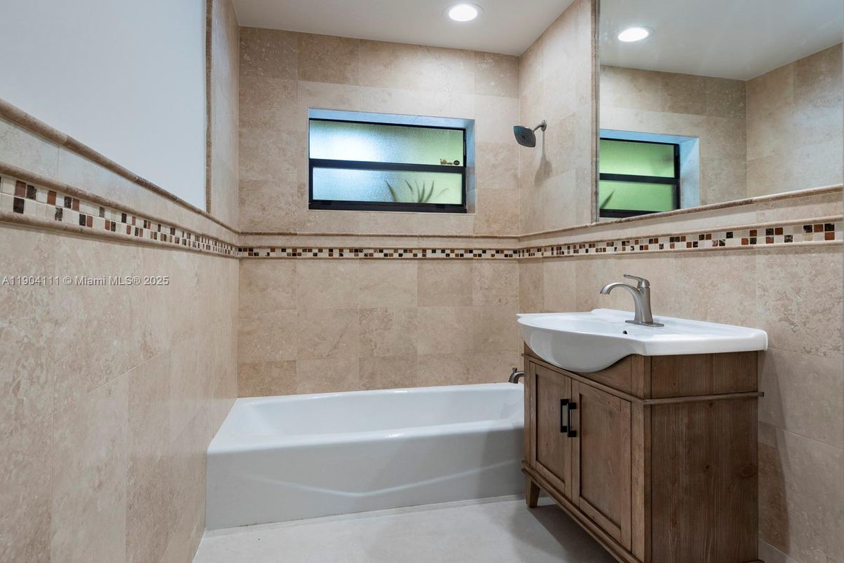 Bathroom, Interior, Recessed Lighting