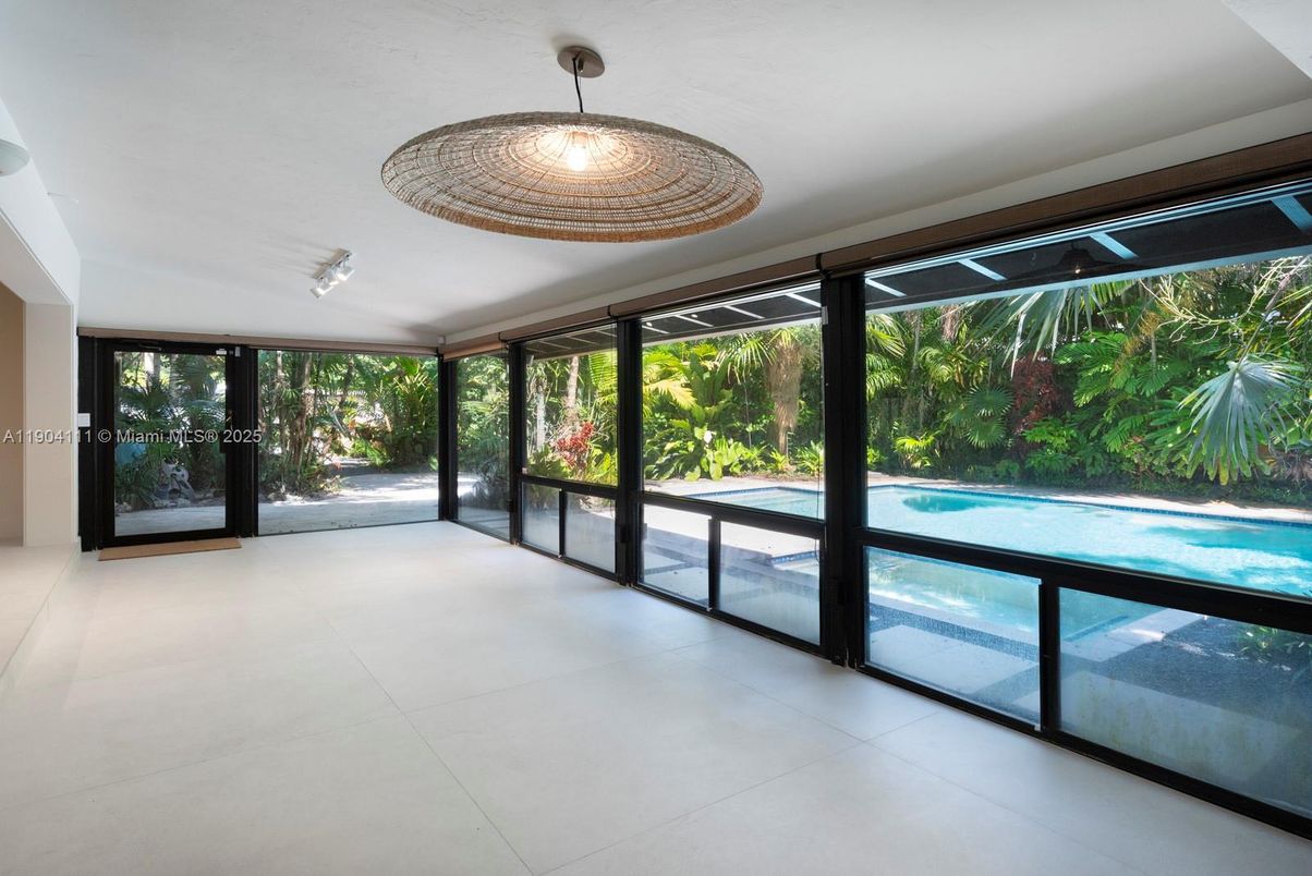 Chandelier, Interior, Sun Room