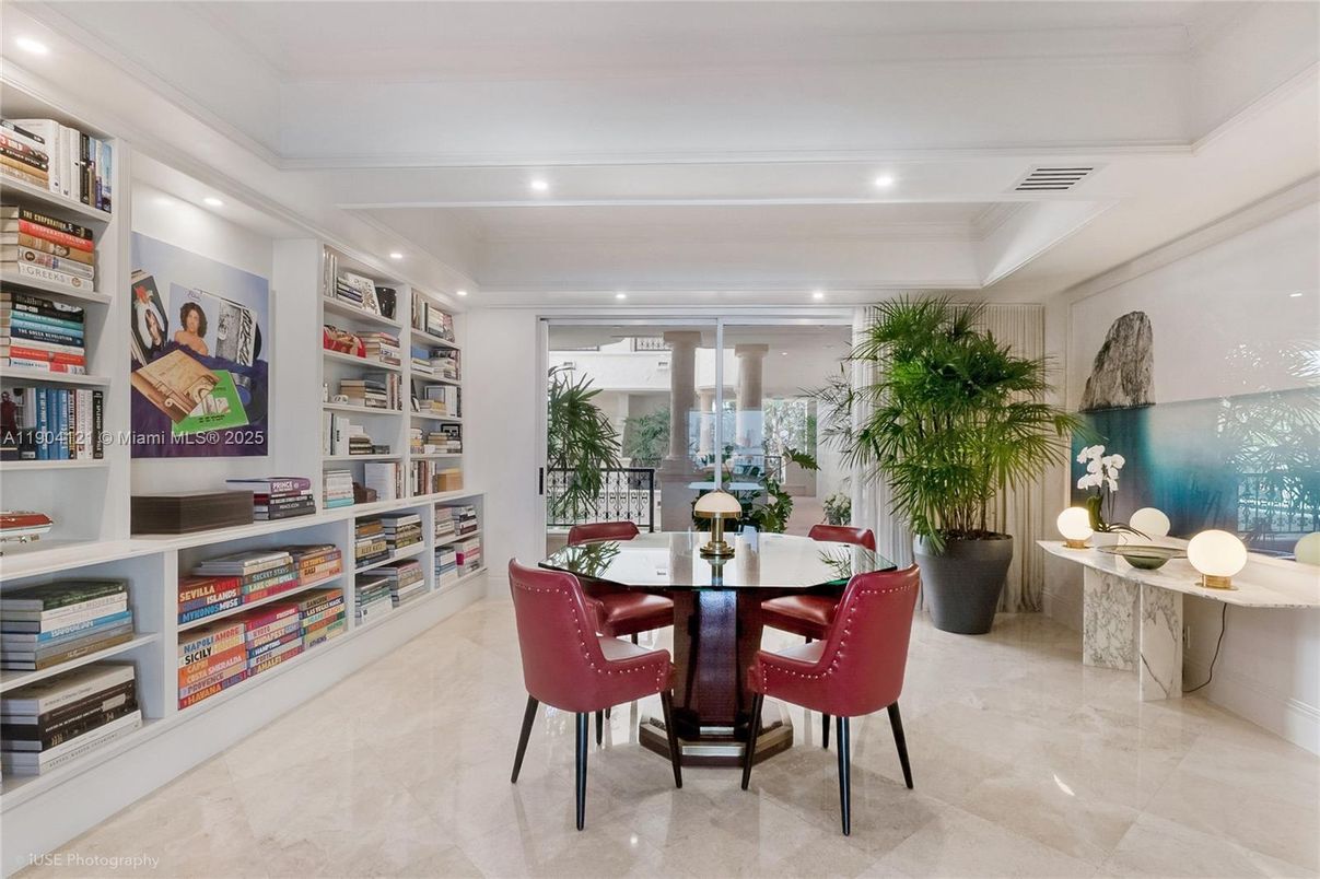 Dining room, Interior, Recessed Lighting