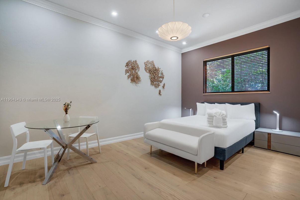 Dining room, Interior, Pendant Lights, Recessed Lighting, Wood Texture Flooring