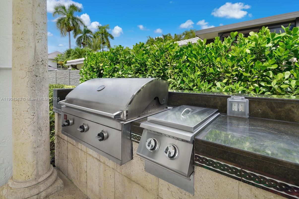 Exterior, Outdoor Kitchen