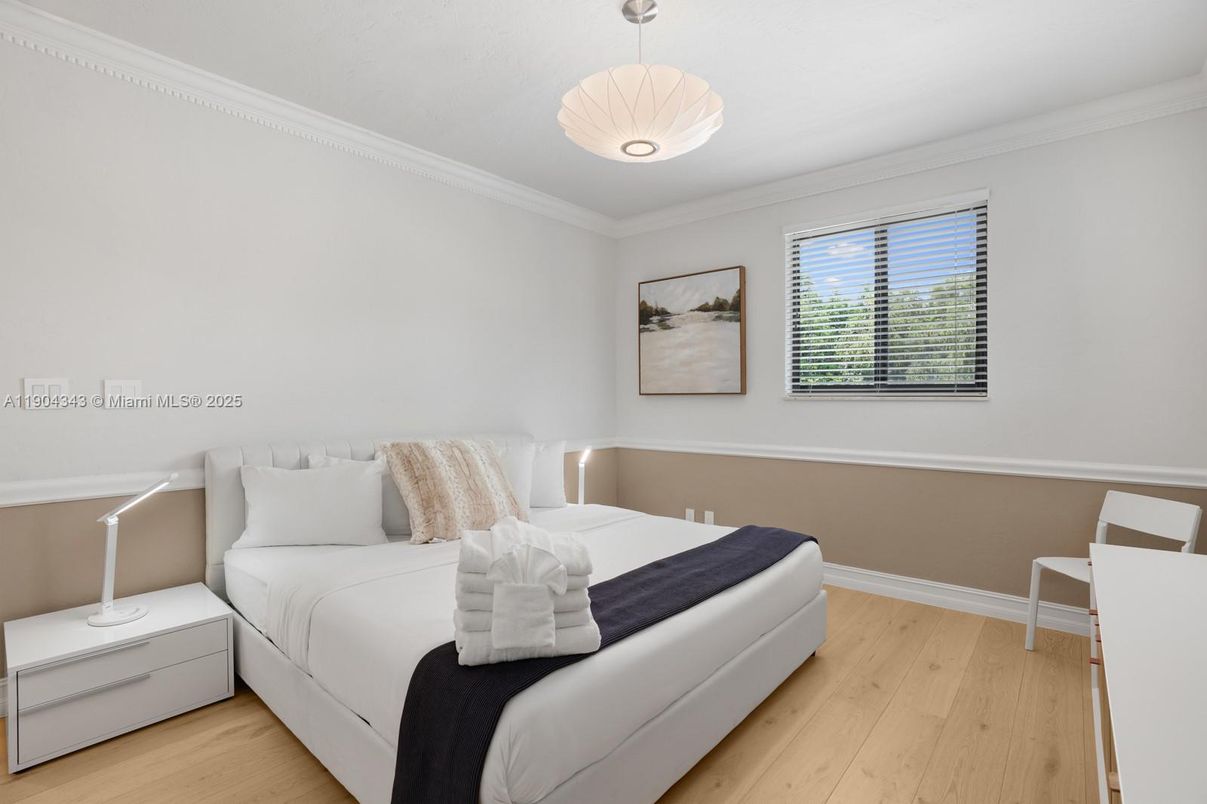 Bedroom, Interior, Pendant Lights, Wood Texture Flooring