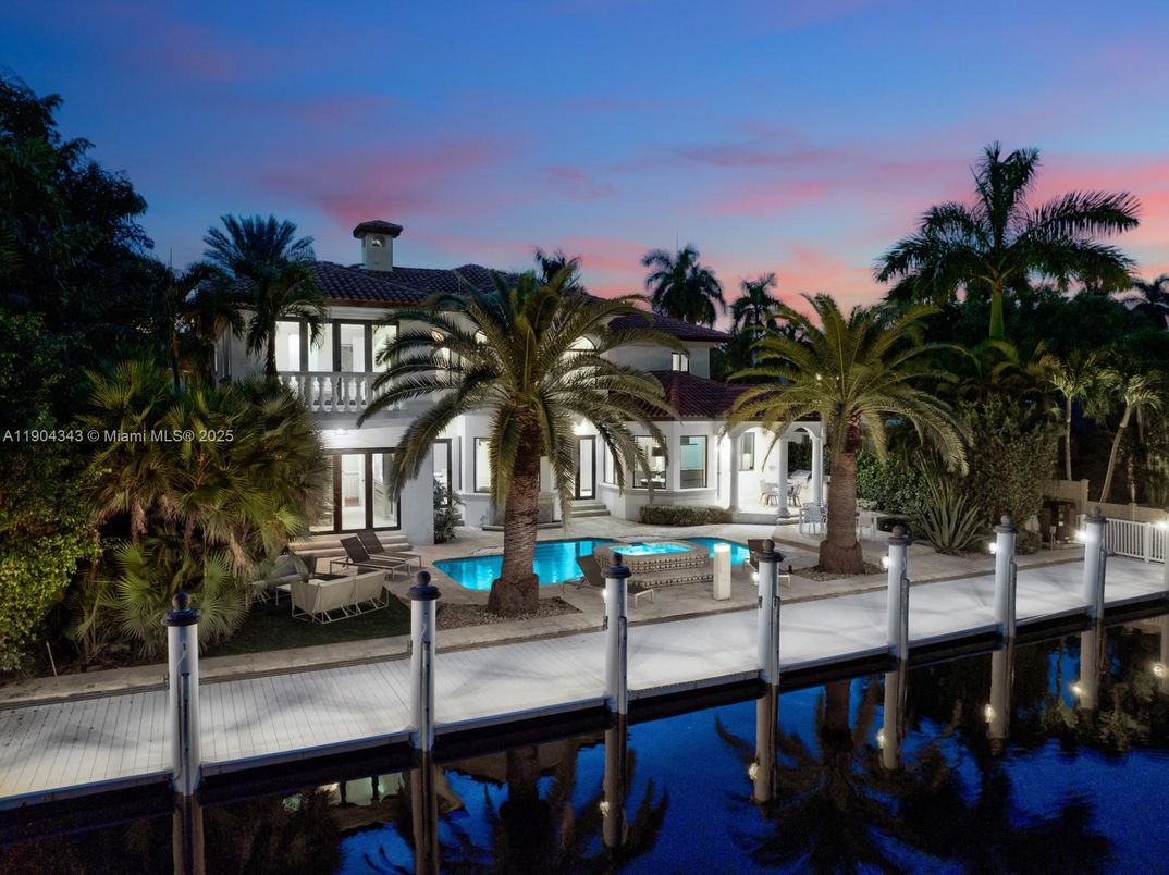 Exterior, Pool, Water