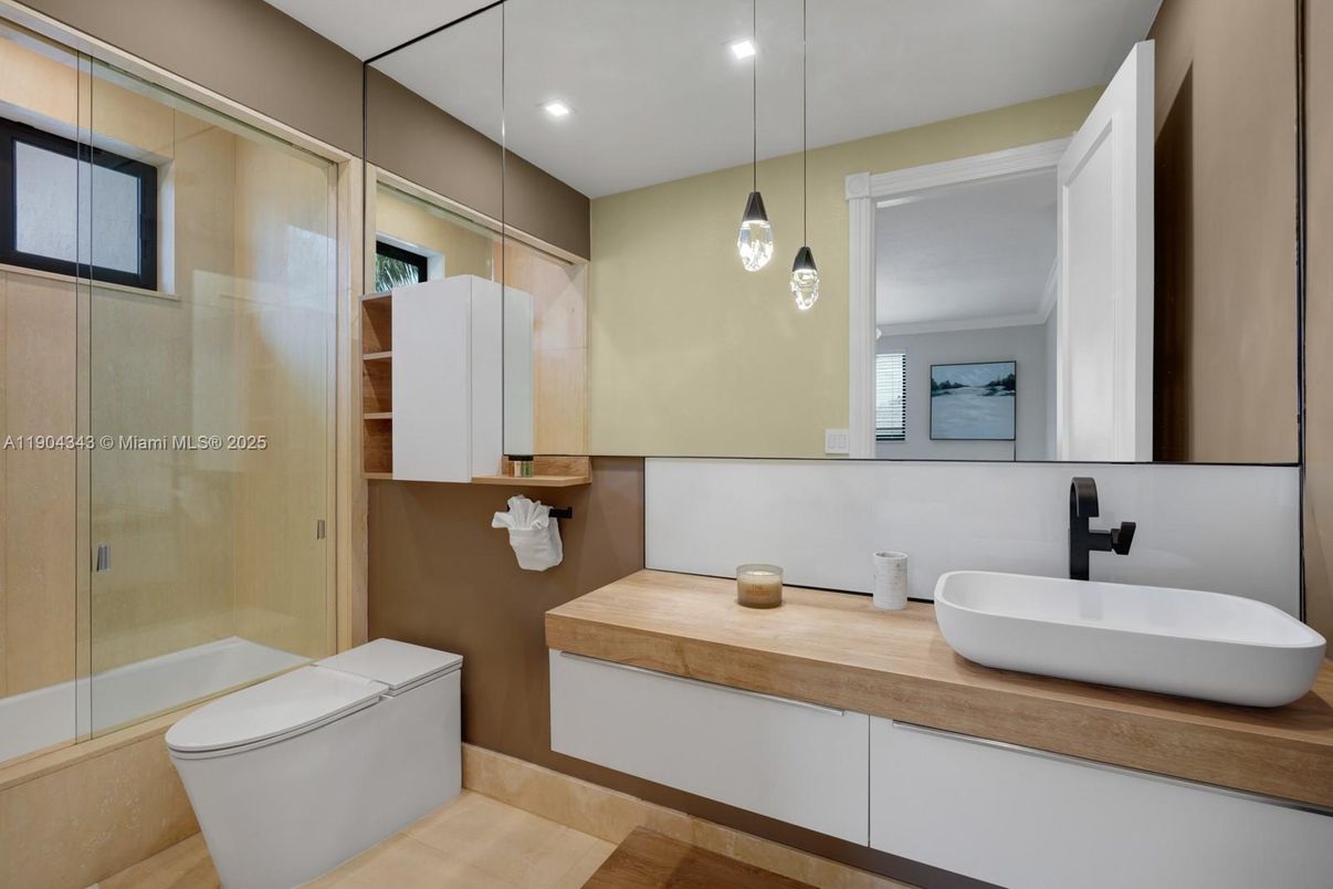 Bathroom, Glass Shower, Interior, Pendant Lights, Recessed Lighting