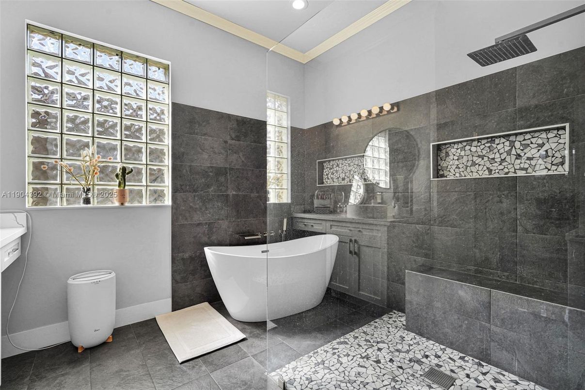 Bathroom, Free Standing Baths, Interior, Recessed Lighting