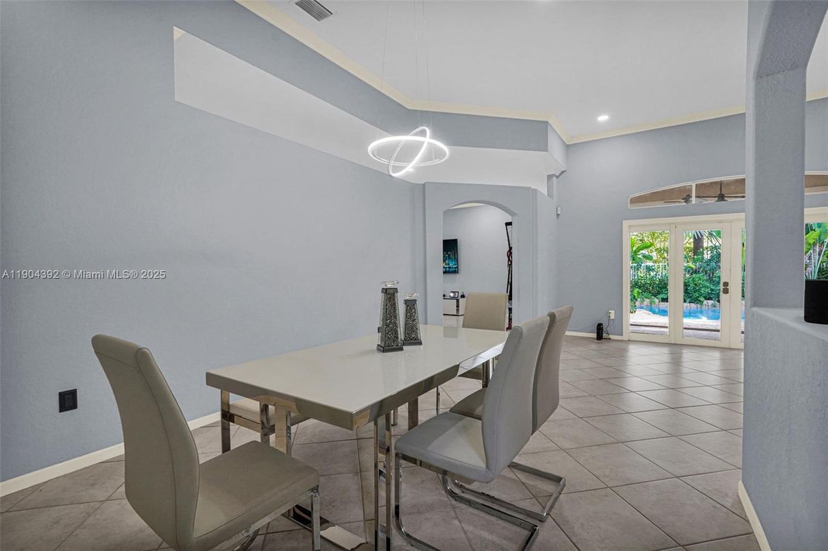 Dining room, Interior, Pendant Lights, Recessed Lighting