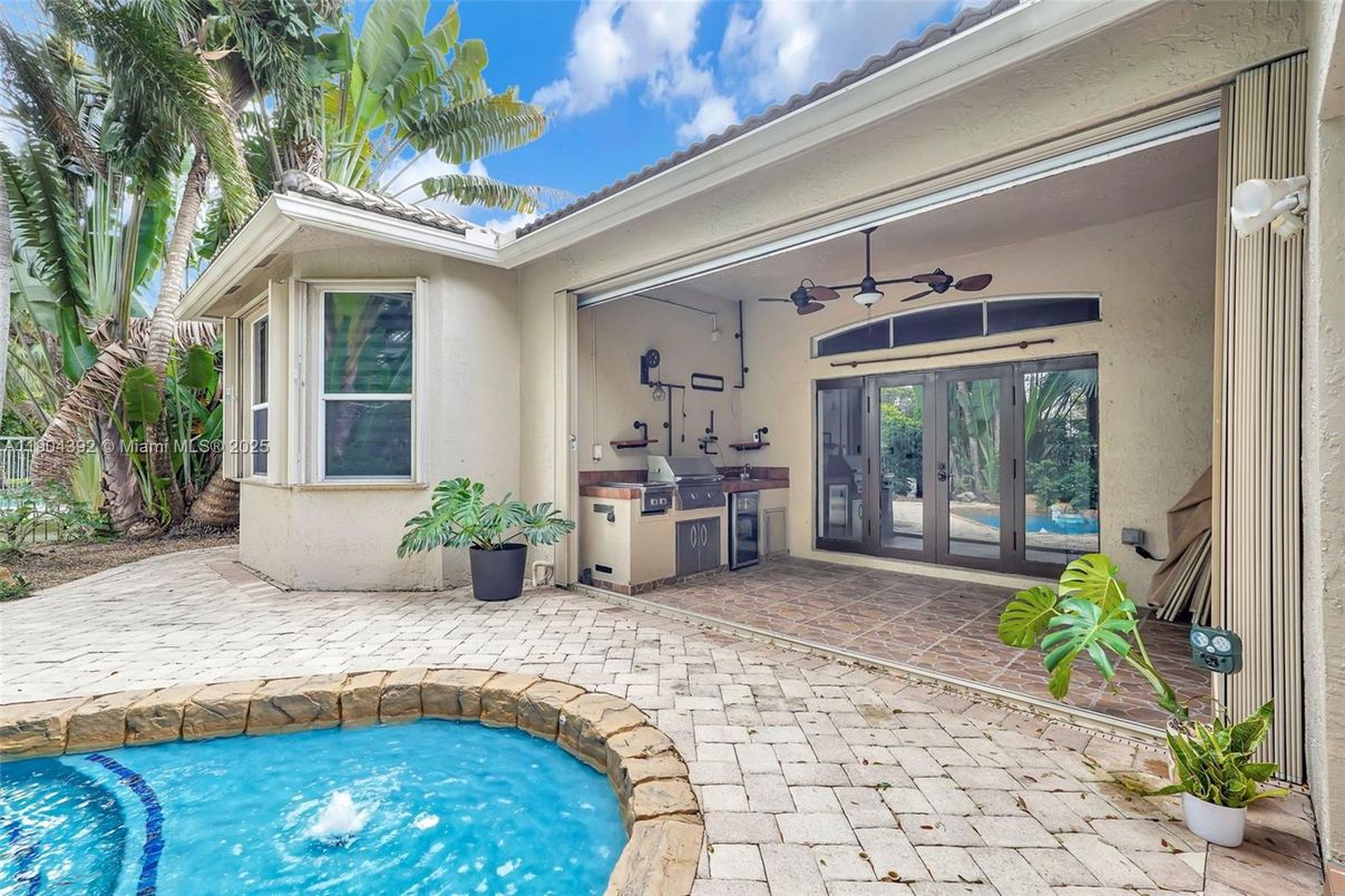 Exterior, Outdoor Kitchen, Pool