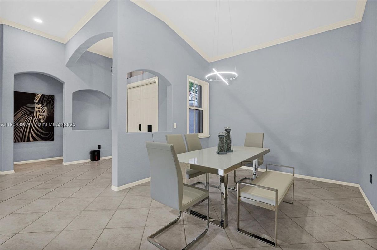 Dining room, Interior, Pendant Lights, Recessed Lighting