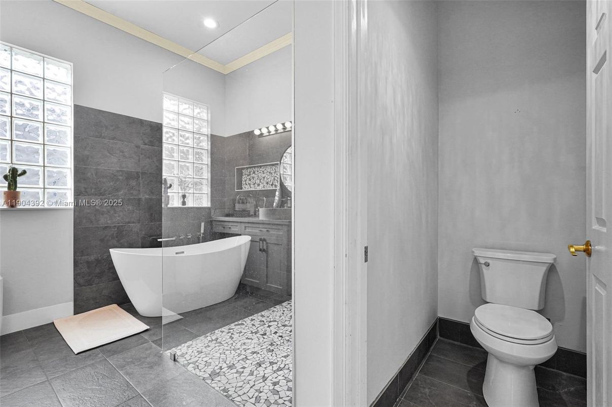 Bathroom, Free Standing Baths, Interior, Recessed Lighting