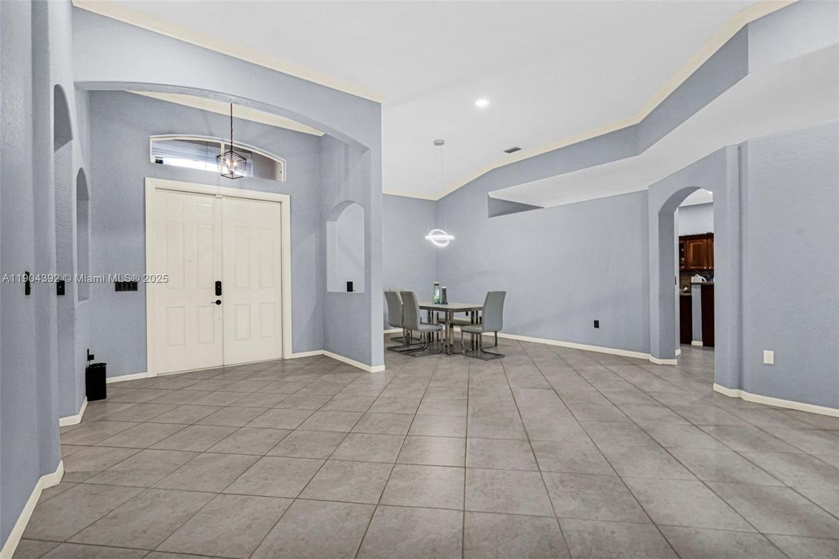 Dining room, Interior, Pendant Lights, Recessed Lighting