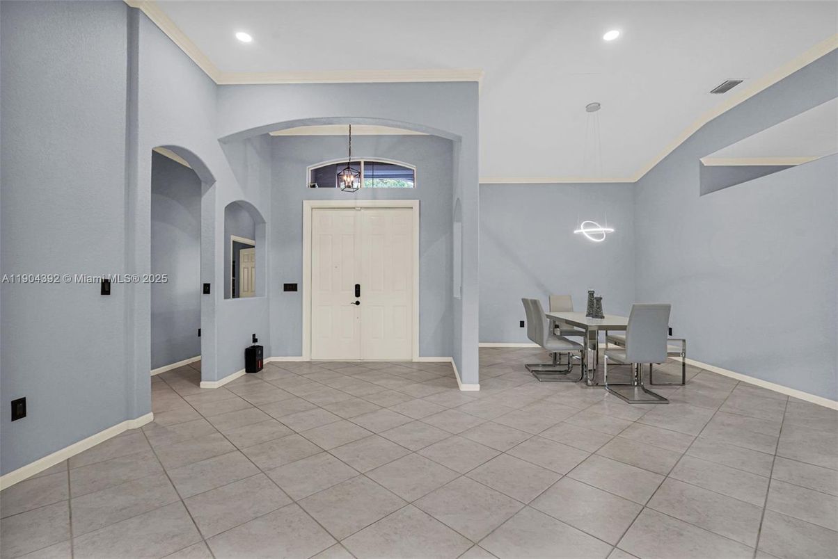 Dining room, Interior, Pendant Lights, Recessed Lighting
