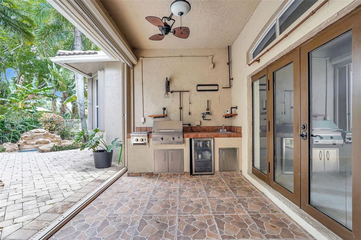 Exterior, Outdoor Kitchen