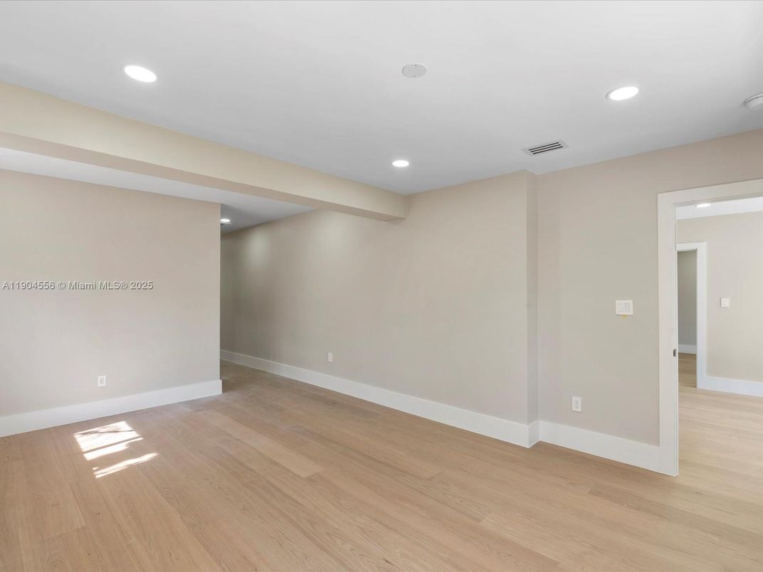 Empty room, Interior, Recessed Lighting, Wood Texture Flooring