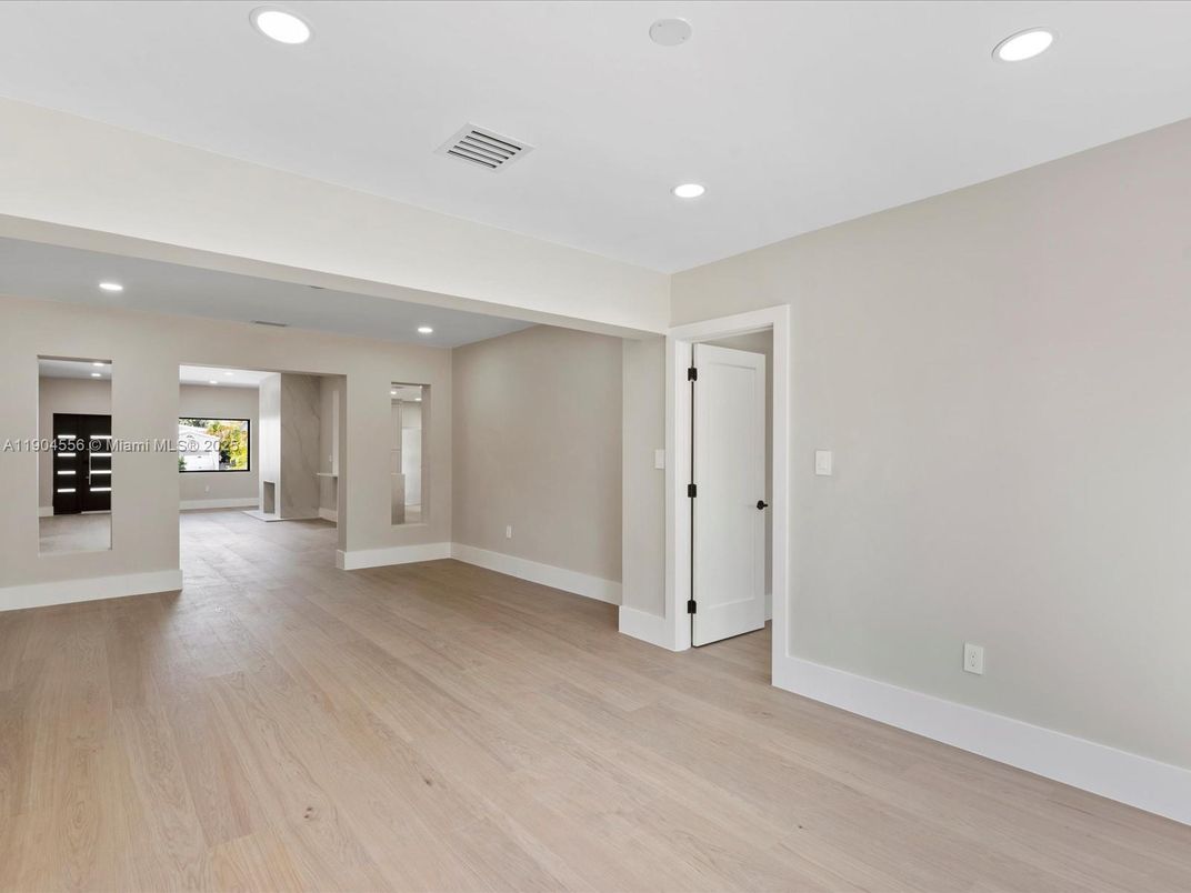 Empty room, Interior, Recessed Lighting, Wood Texture Flooring