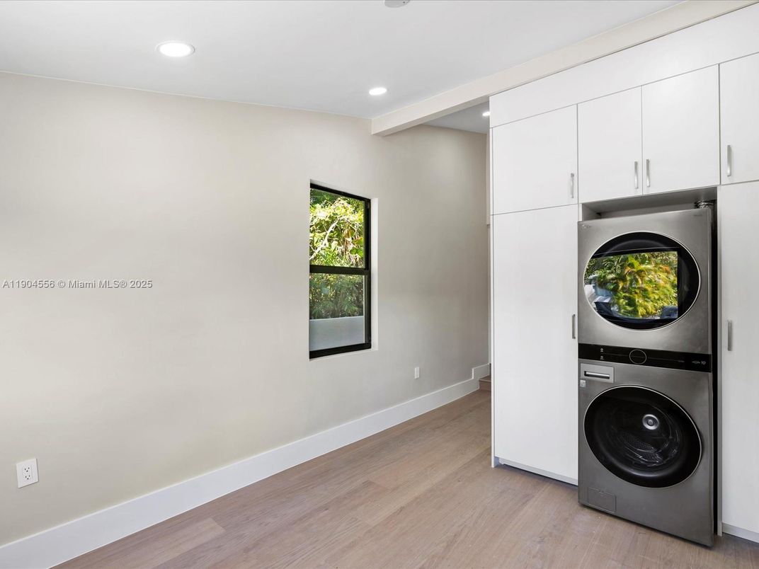 Interior, Recessed Lighting, Utility Closets, Washer, Wood Texture Flooring