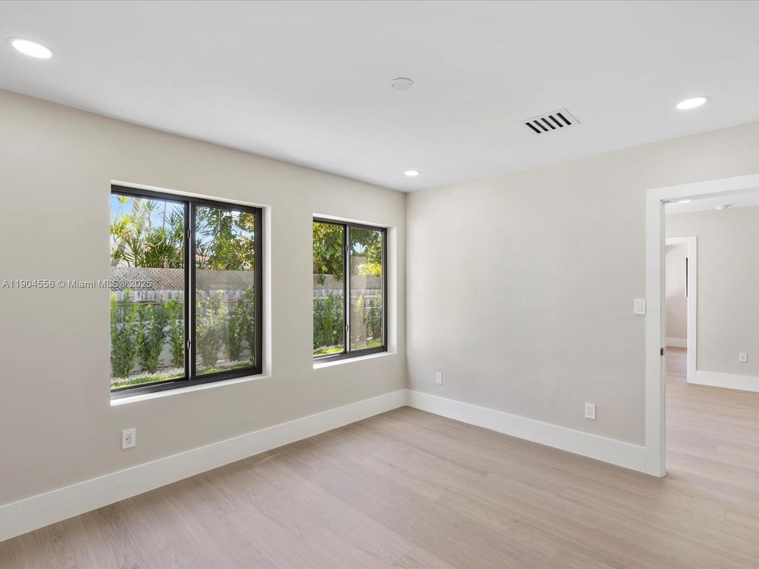Empty room, Interior, Recessed Lighting, Wood Texture Flooring