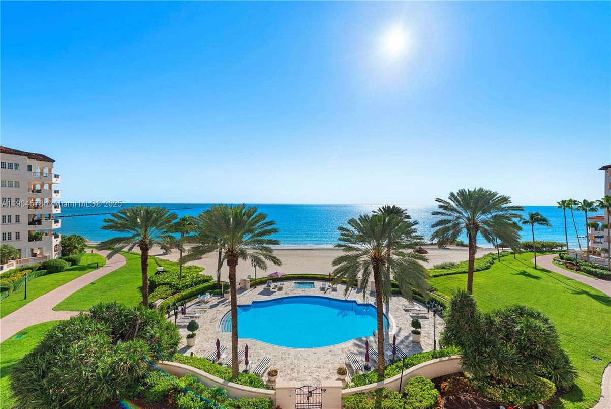 Exterior, Pool, Water