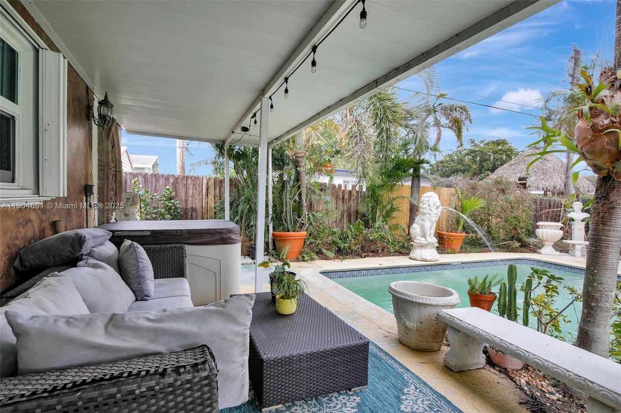 Exterior, Hot Tub, Pool