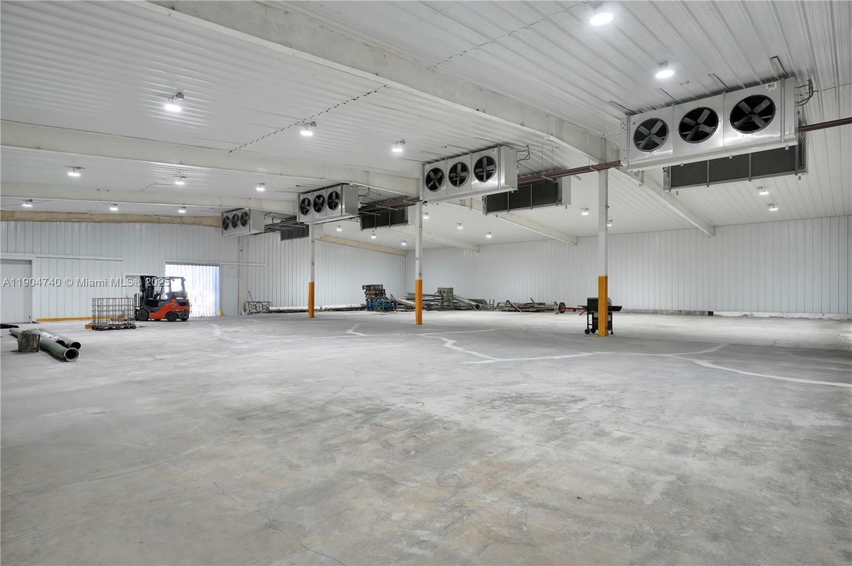 Fitness Equipment, Garage, Interior, Recessed Lighting