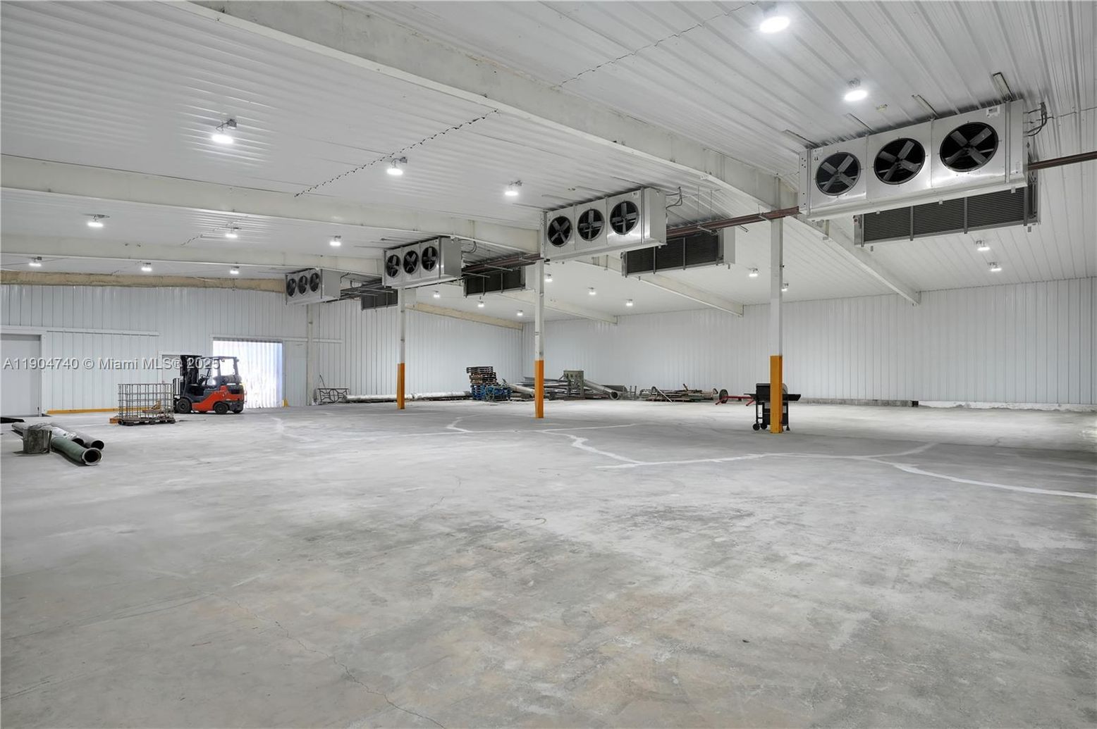 Fitness Equipment, Garage, Interior, Recessed Lighting