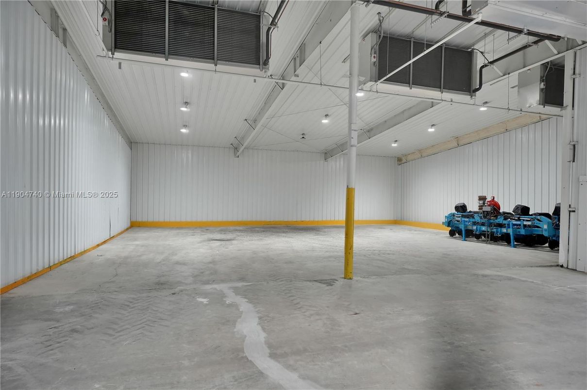 Garage, Interior