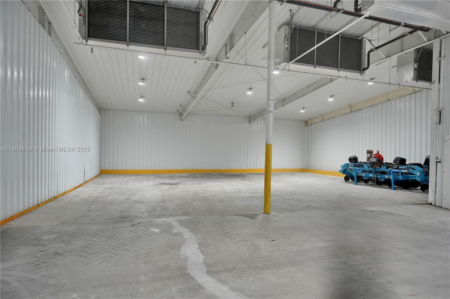 Garage, Interior