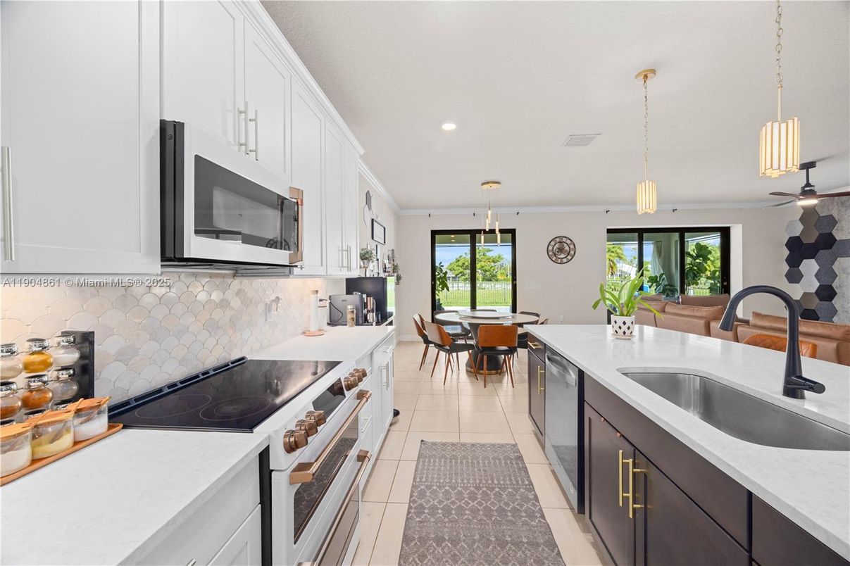 Dining room, Interior, Kitchen, Pendant Lights, Recessed Lighting, Stainless Steel Appliances