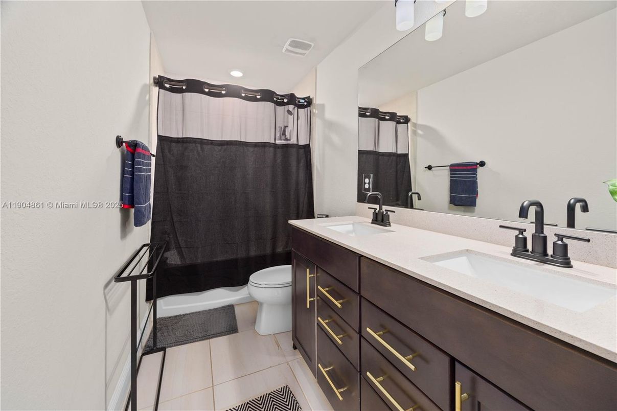Bathroom, Dual Sink Vanities, Interior, Recessed Lighting