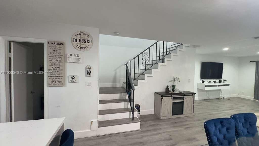 Interior, Recessed Lighting, Wood Texture Flooring