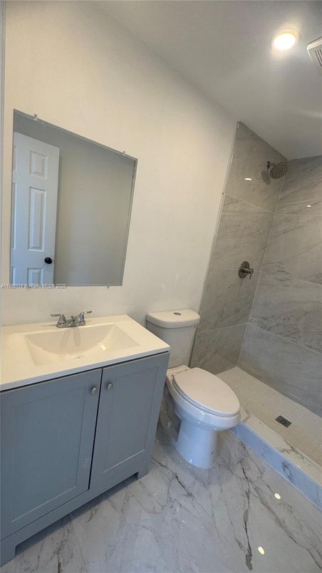Bathroom, Interior, Marble, Recessed Lighting