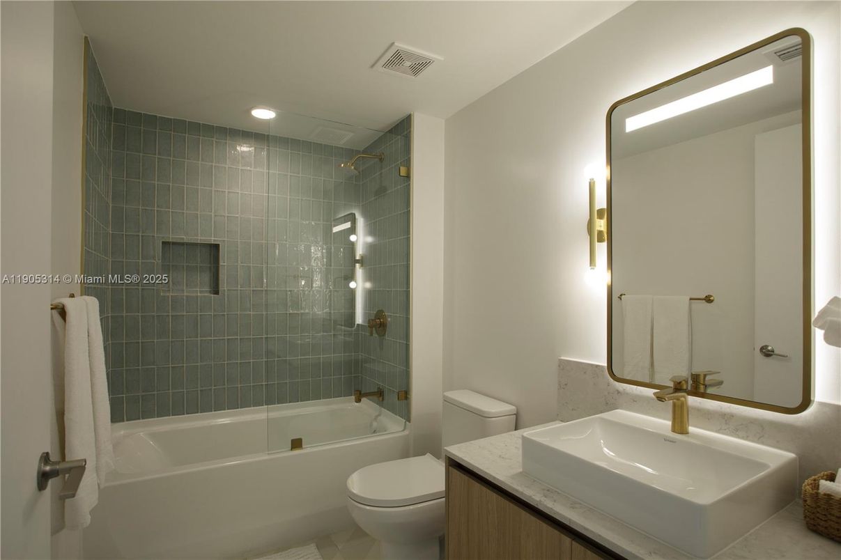 Bathroom, Interior, Recessed Lighting