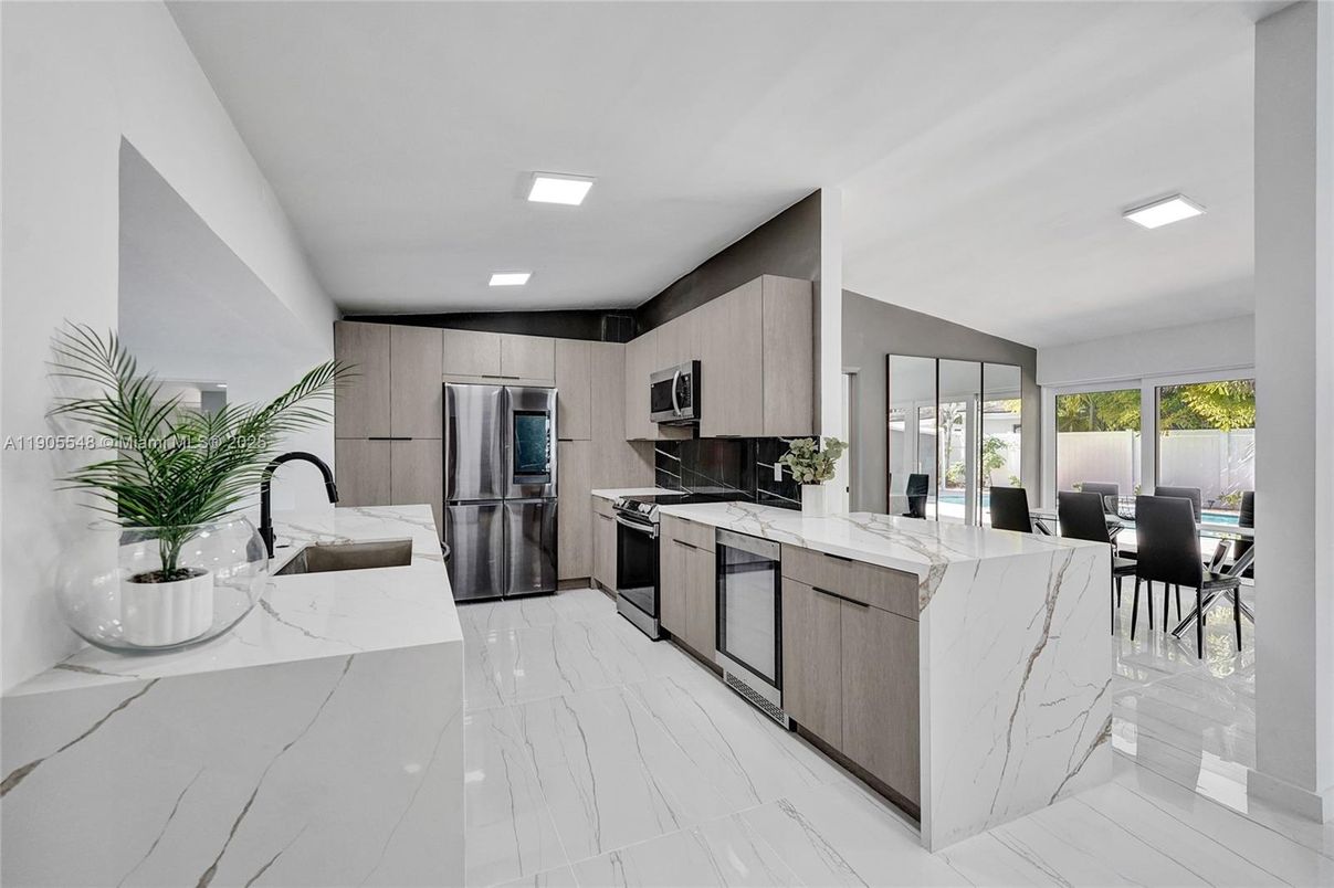 Dining room, Interior, Kitchen, Marble, Recessed Lighting, Stainless Steel Appliances