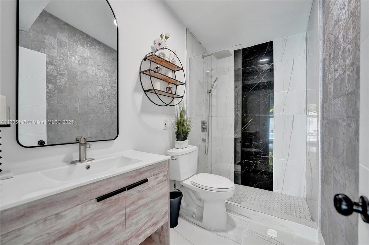 Bathroom, Interior, Marble Walls, Recessed Lighting
