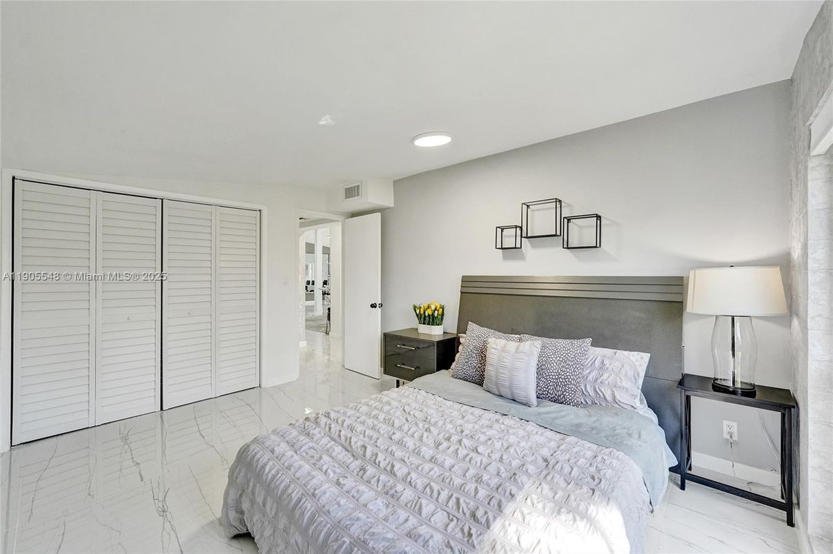 Bedroom, Interior, Recessed Lighting