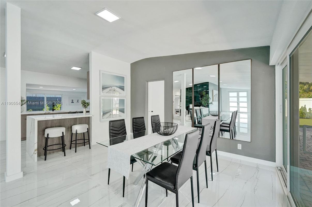 Dining room, Interior, Kitchen, Marble, Recessed Lighting