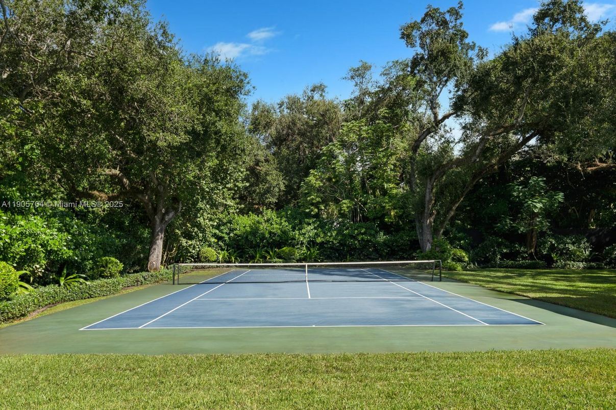 Exterior, Tennis Courts