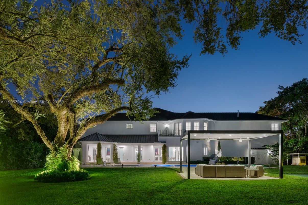 Backyard, Exterior, Hot Tub