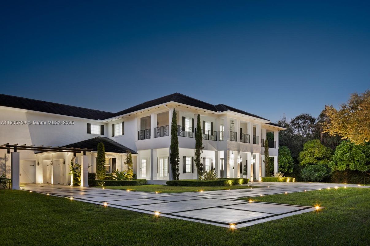 Backyard, Exterior, Facade, Modern