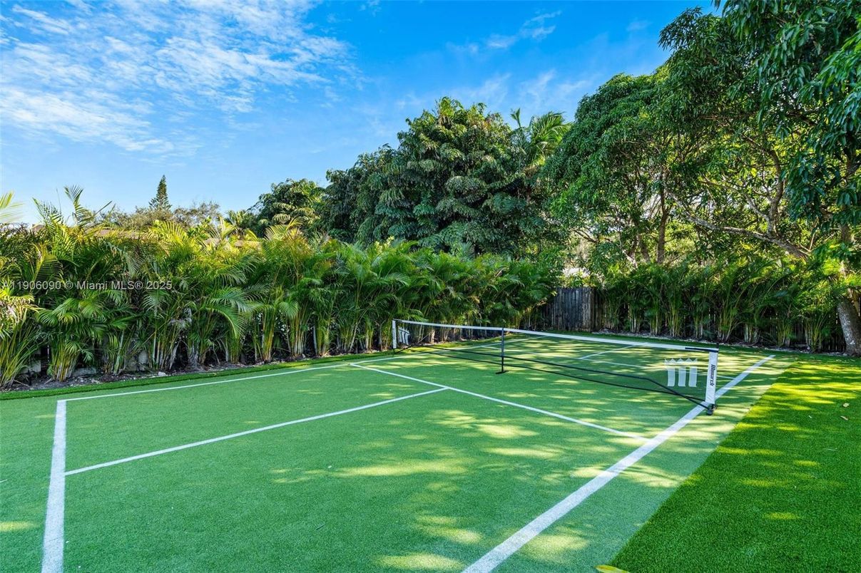 Exterior, Tennis Courts