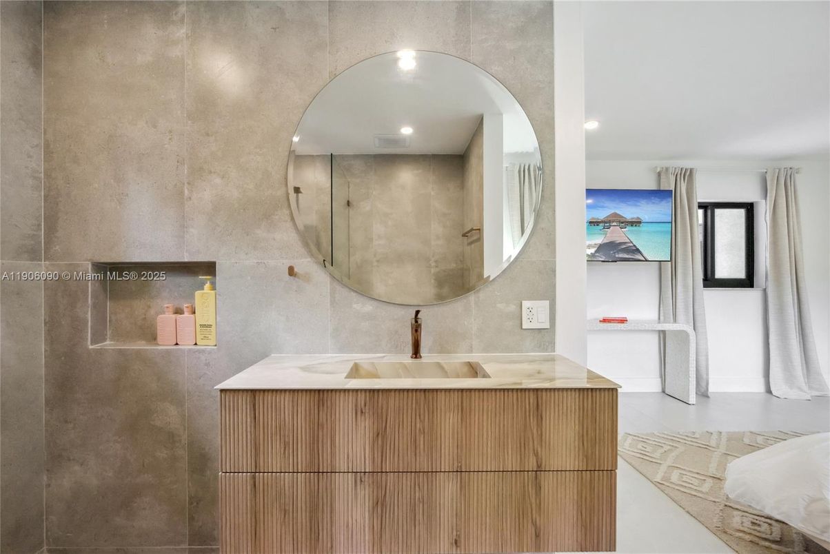 Bathroom, Interior, Recessed Lighting